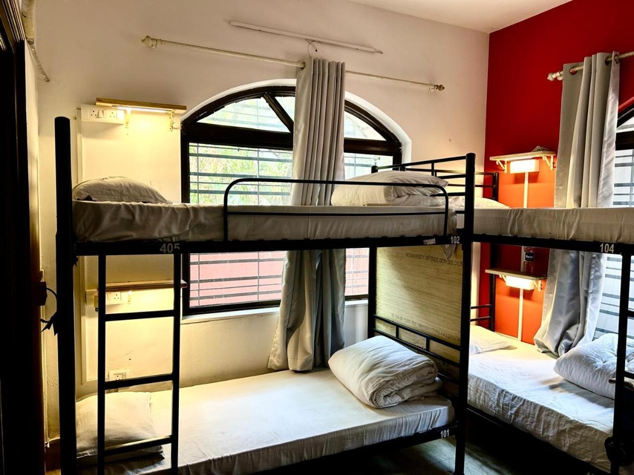 Hostel Lifespace- Twin Bungalow With Pods, Bunks, Private Rooms, Cowork & Cafe Пуна Экстерьер фото
