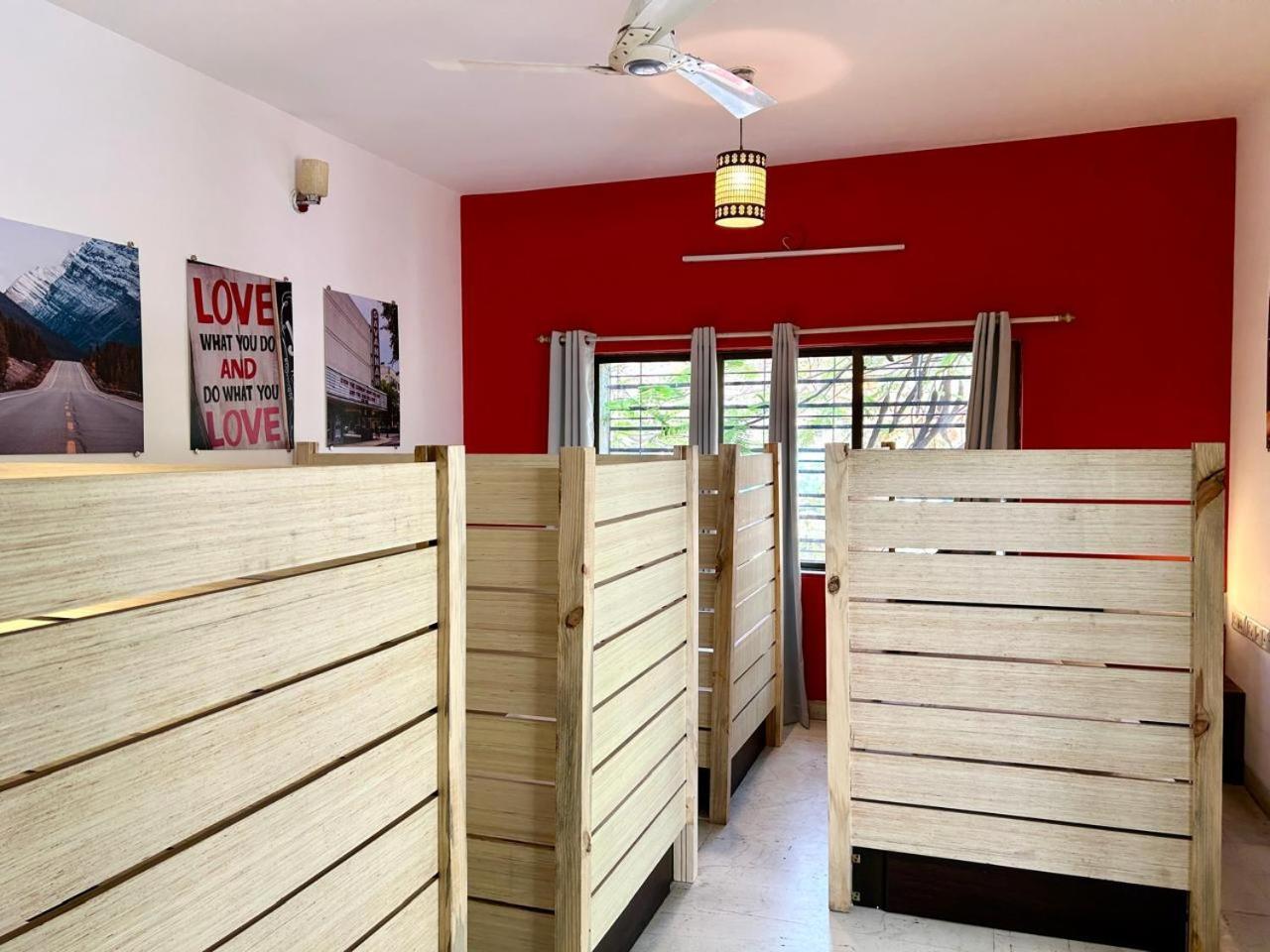 Hostel Lifespace- Twin Bungalow With Pods, Bunks, Private Rooms, Cowork & Cafe Пуна Экстерьер фото
